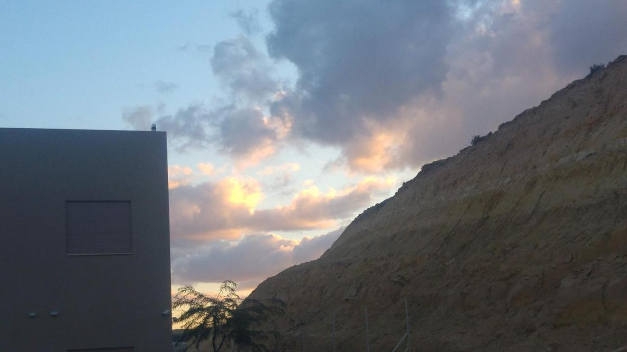 הבית ליד המצוק By The Cliff Mitzpe Ramon Bagian luar foto
